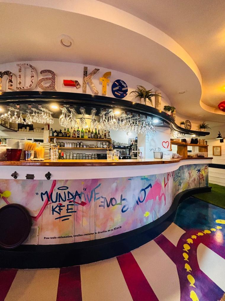 Comptoir du bar du Munda Kfé